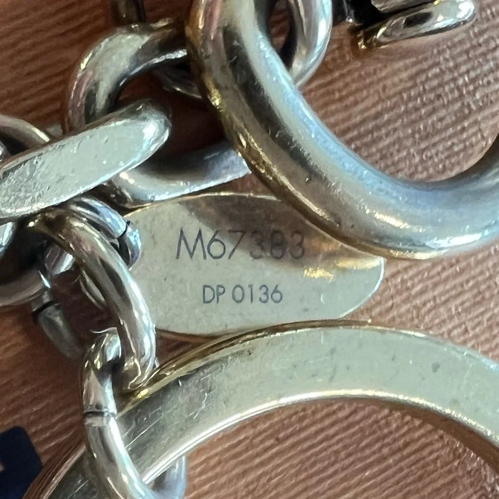 LOUIS VUITTON KEY CHAIN - Picture 14 of 15